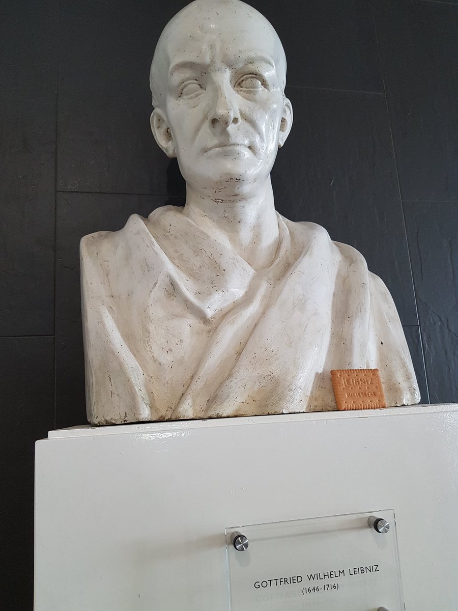 joerghambuch's tweet photo. ZKI-Treffen in der @adwmainz: Musste schmunzeln, als ich gesehen habe, dass unsere Leibniz-Büste vom ZKI AK Web einen Keks bekommen hat. Gottfried Wilhelm Leibniz dankt. Den Keks ess aber ich. @digicademy #TYPO3 #T3UD18 https://t.co/MlPdZUkwFe