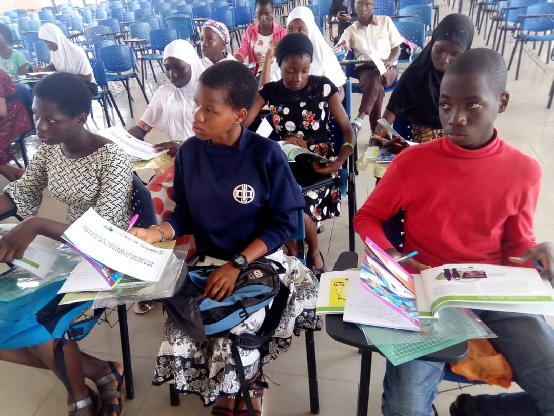 womenfundng's tweet photo. Young secondary school students listened with rapt attention as they learnt about their civic rights, responsibilities and supporting women participate in politics and governance in their communities. #IdeathonNG @sheImpactNg @USAIDNigeria https://t.co/hrTAqALxU4