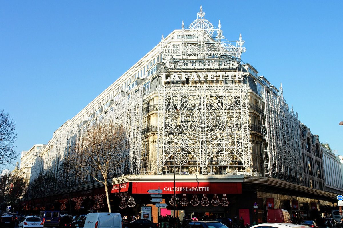 TukiTravel's tweet photo. Time for some #shopping! Galeries Lafayette is the place to go in #Paris. It has everything you can think of, including a panoramic view. 

#travel #travelblogger #europe #traveling #wanderlust #traveltip https://t.co/Xv1MnKZjD4