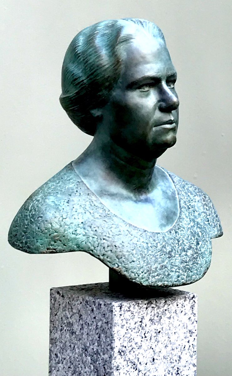 wimjanrenkema's tweet photo. Vandaag is het precies 100 jaar geleden dat Suze #Groeneweg als eerste vrouw in ons parlement zitting nam. 

Door mannen gekozen, want vrouwen mochten toen nog niet stemmen. Kiesrecht voor iedereen: maak er gebruik van!

@100jrkiesrecht 
#100jaarkiesrecht 
https://t.co/81XafHPalS https://t.co/rrbWbW50k8