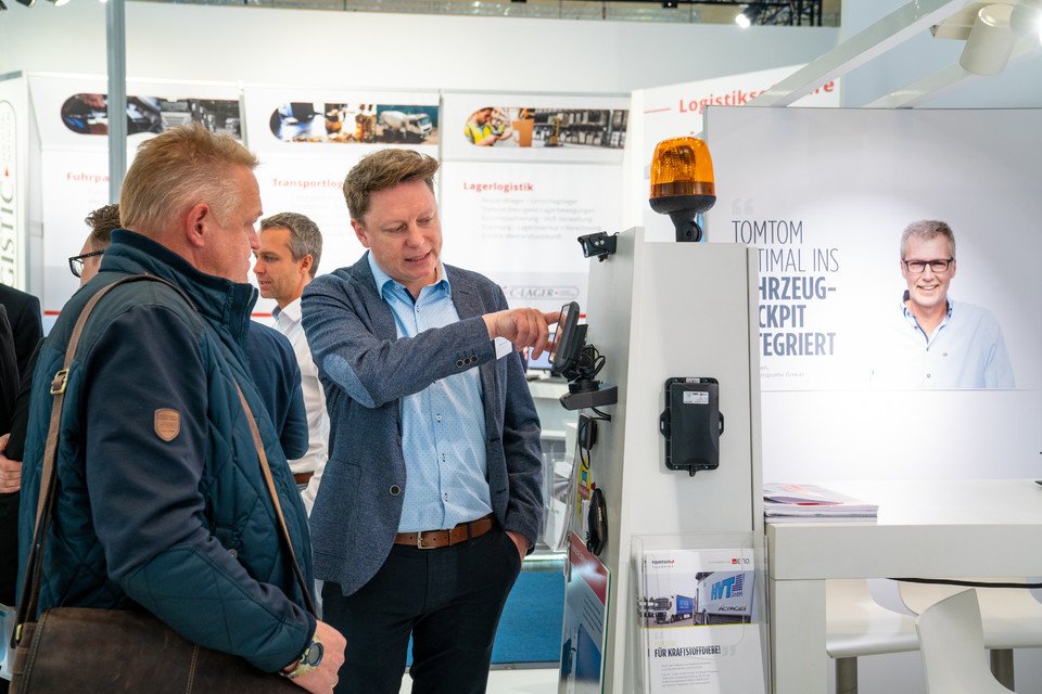VDA_online's tweet photo. Die #iaa18 geht heute leider zu Ende, die beeindruckenden Impressionen aber bleiben! Ob im #nmw18 FORUM, bei Fachveranstaltungen oder Pressekonferenzen, die #iaanfz zeigte in diesem Jahr wieder die gesamte Bandbreite der Nutzfahrzeugindustrie! Mehr: https://t.co/wMWM27PvNm https://t.co/f687jU2t0y