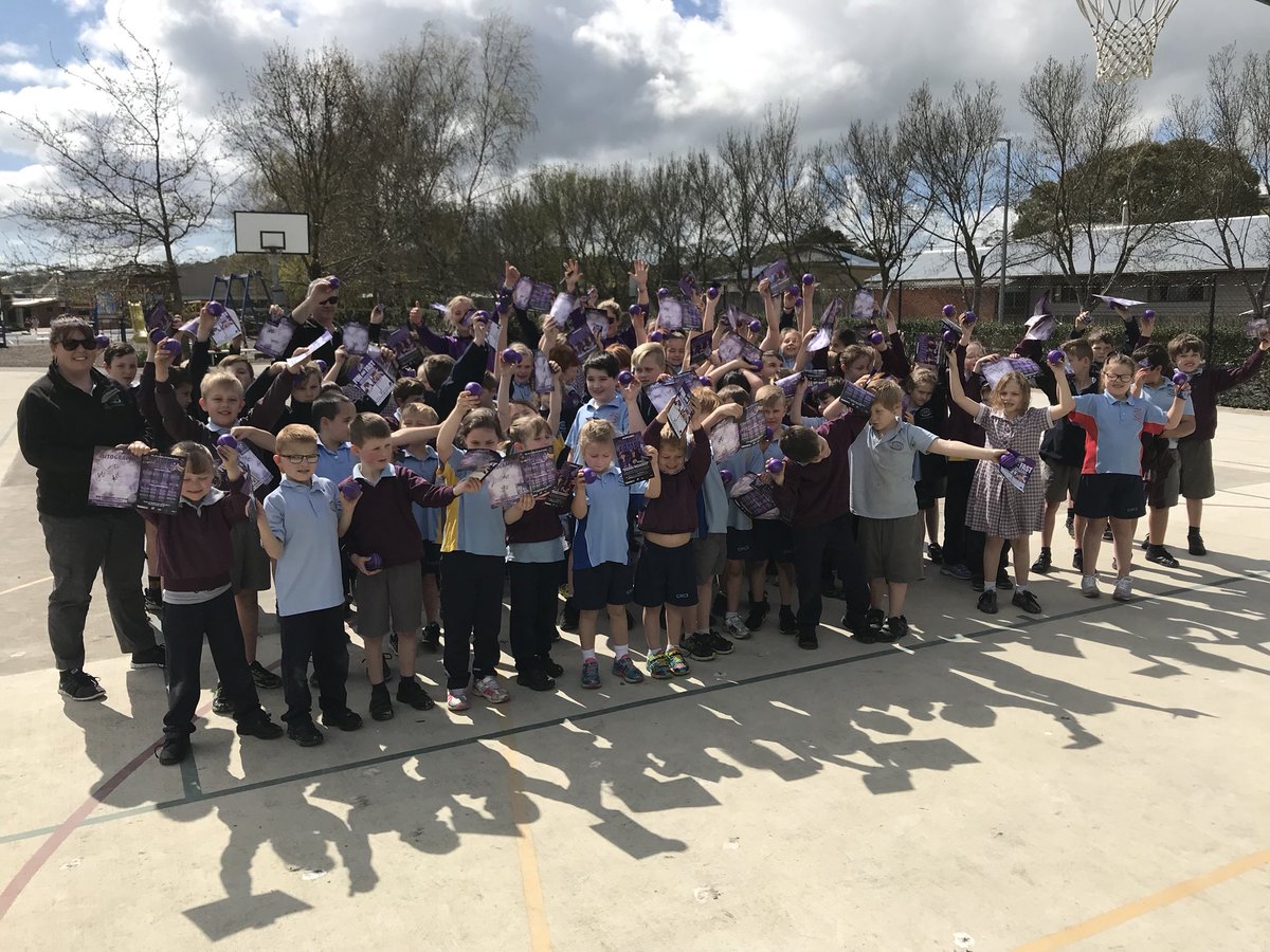 crinny17's tweet photo. Day 3 of the @crickettas @HurricanesBBL #MyStateBlitz saw us visit the awesome students at Latrobe Primary, St Patrick’s & Mole Creek Primary. The NW region have tonnes of talent & many super passionate coaches guiding the girls in the right direction! #northwestdoinitbest 👊🏼 https://t.co/TDRIMEVv2m