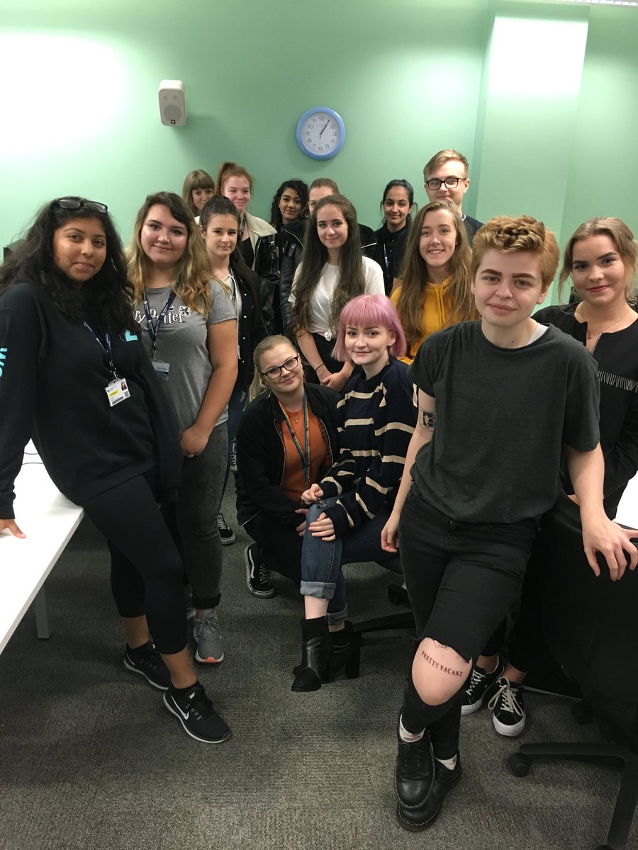 DianeKemp1's tweet photo. @bcumedia #MED4124 some great stories and leads from this first session. Well done!
#DoMediaDifferently https://t.co/0oumhrYLxT