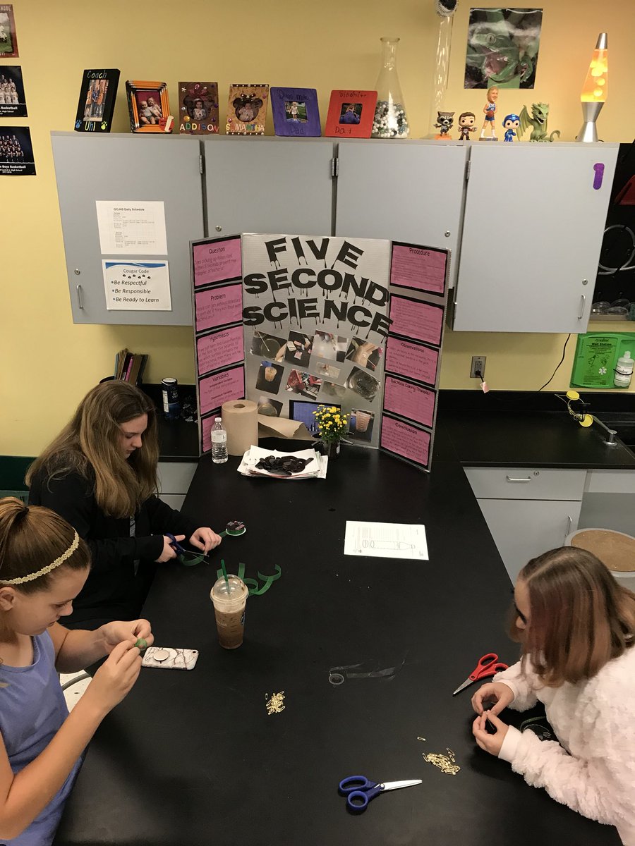 Richardvillegc's tweet photo. Builders club members are hard at work making ribbons to support #fightlikety. #gcscpride #gcscpride #gcjhsbuildersclub https://t.co/e0FKzLtlXh