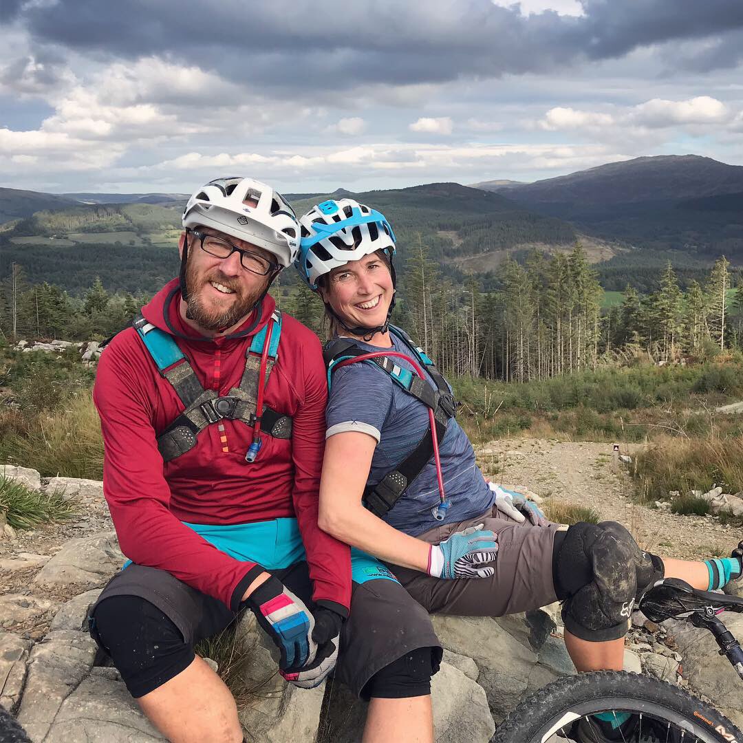 When the weather is this good, there’s no need to rush! ☀️

Chilling with <a href="/mtnyogabreaks/">Polly Clark</a> on Y Slab at #coedybrenin ⛰🚲🏴󠁧󠁢󠁷󠁬󠁳󠁿

#Wales #FindYourEpic #cycling #justride