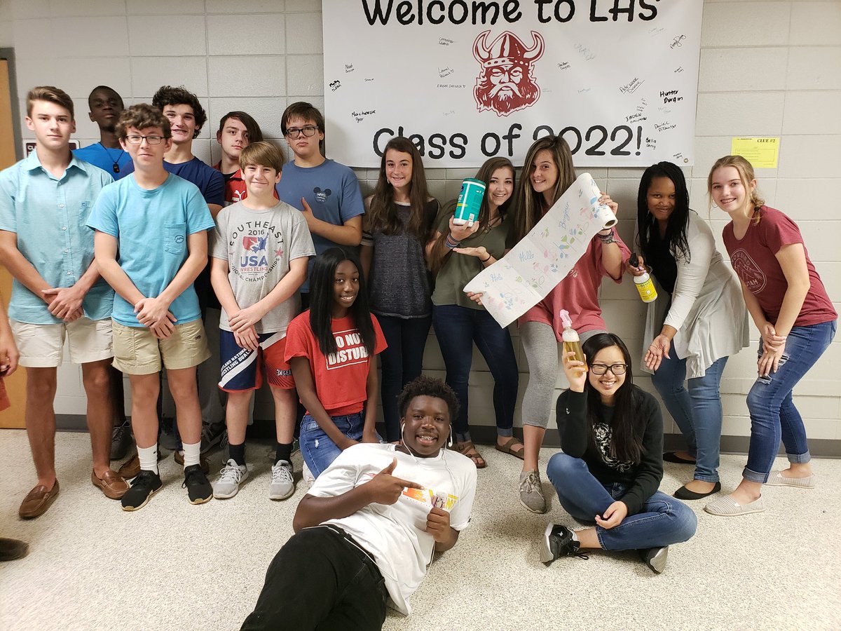 cditomasso's tweet photo. Campus Clean Up at LHS. My VIP students were all in!!! https://t.co/DswkvZctsT