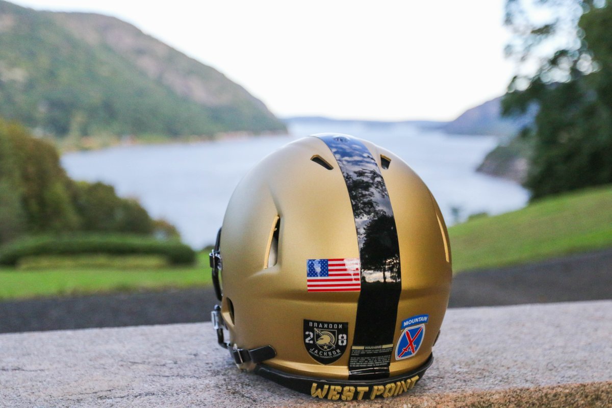WestPoint_USMA's tweet photo. The @ArmyWP_Football team will look to #ClimbtoGlory with help from the @10MTNDIV against Buffalo Saturday at noon. https://t.co/4hHu9abgse