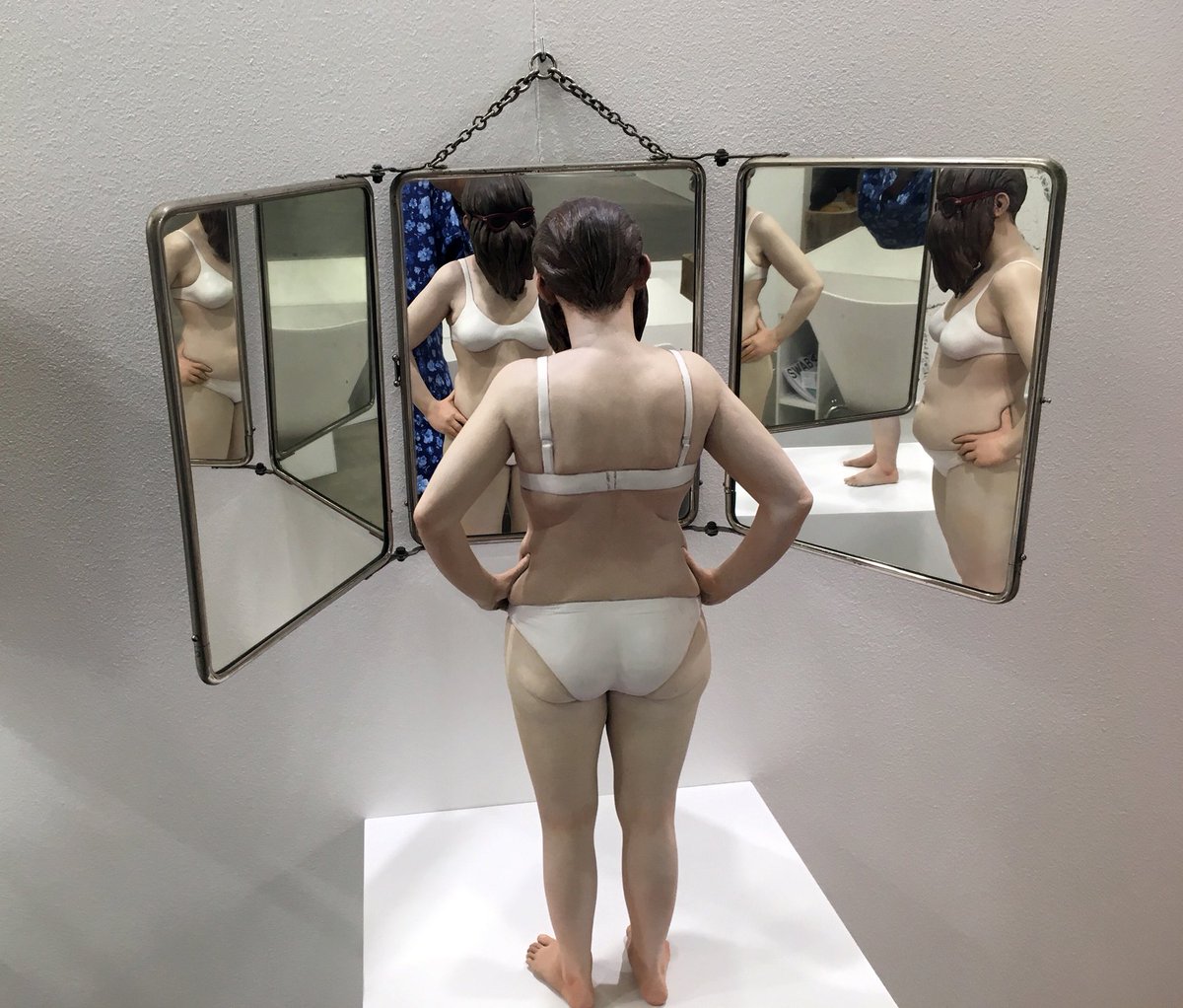 3PuntsGaleria's tweet photo. First pictures of our booth at @SwabArtFair.
You can visit it today from 6pm!
#SilvioAlino #EmilioGarcia #GerardMas #AliMashhadiolasl #KikoMiyares #AlejandroMonge #JuanPerdiguero #EfraimRodriguez #SamuelSalcedo #Okuda #RamonSurinyac https://t.co/amrxoi6VJ0