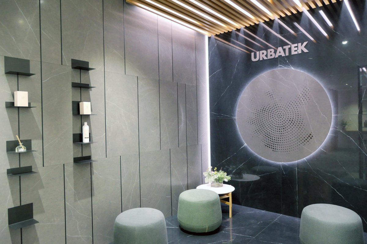 Porcelanosa_es's tweet photo. ▪️LIVE || @CersaieOfficial 
La transformación del diseño a medida llega a Cersaie de manos de @urbatek_ceramic .
#Cersaie #Cersaie2018 #granformato https://t.co/2iQo3gVVvu