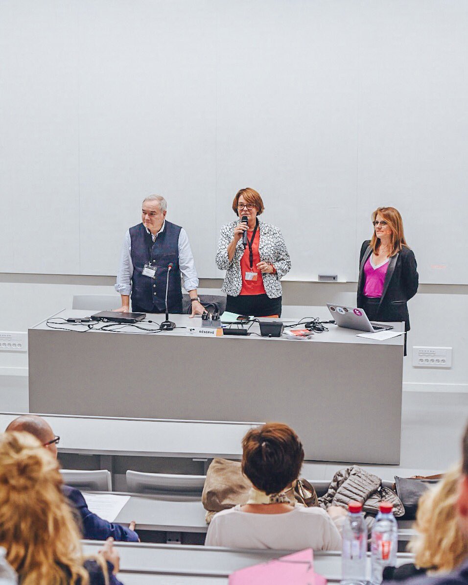 passerelleesc's tweet photo. Ouverture du Séminaire Passerelle par Jean-Guy Bernard, président de l’association, Florence Legros, directrice générale d’@ICNbs et @BeaNerson, vice-présidente de l’association https://t.co/6vOdqvO6OD