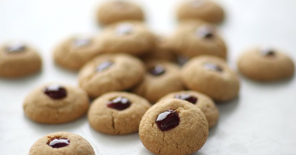ProperMags's tweet photo. Peanut Butter and Jelly Thumbprints- Everyday Food with Sarah Carey https://t.co/7oRWCdHYCd https://t.co/CILOt4ZVgF