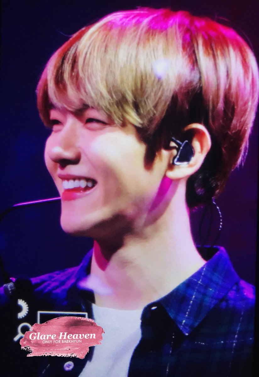 glareheaven's tweet photo. 180927 코리아세일페스타 
갑자기 꽃가루가 날리고 첫사랑 모먼트 #백현 #BAEKHYUN https://t.co/iFlDHrOHDj