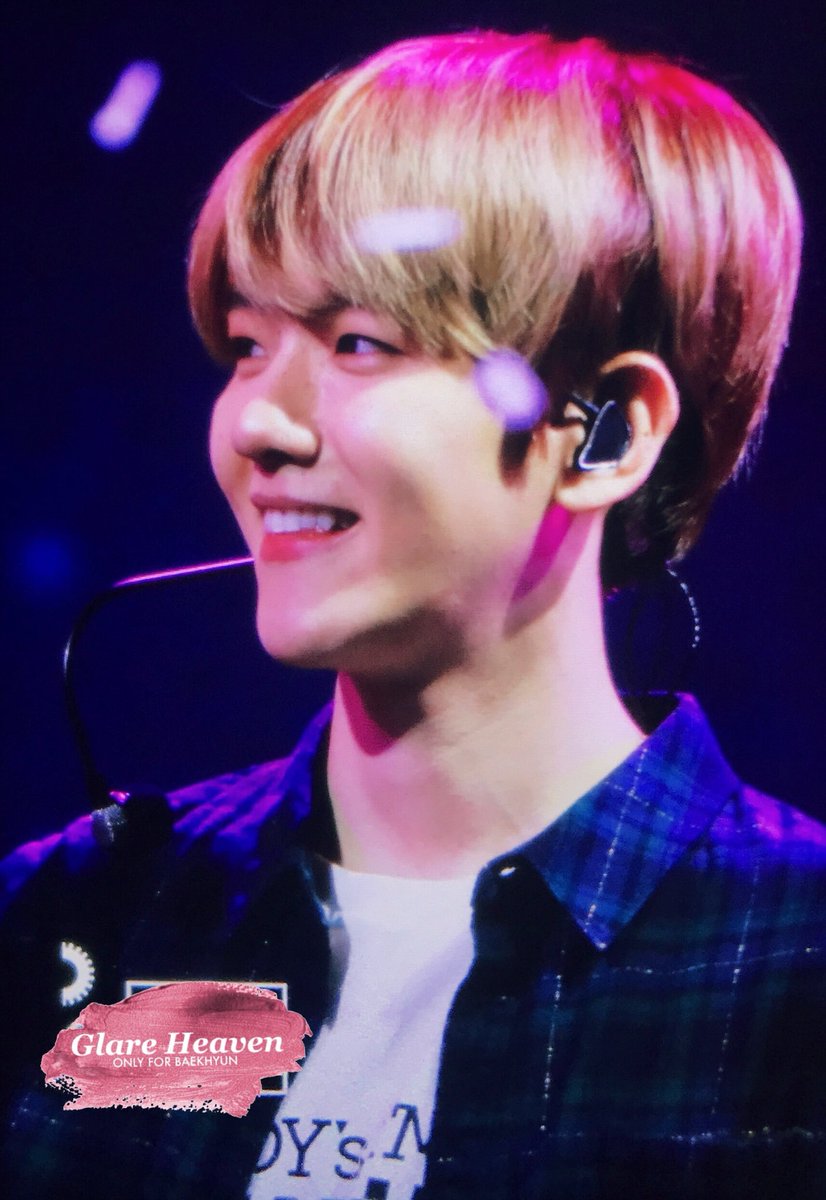 glareheaven's tweet photo. 180927 코리아세일페스타 
갑자기 꽃가루가 날리고 첫사랑 모먼트 #백현 #BAEKHYUN https://t.co/iFlDHrOHDj