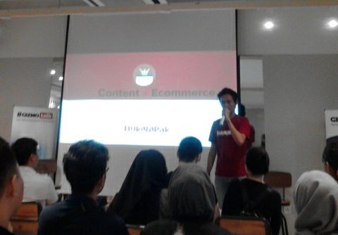 yogisetia_one's tweet image. Pembicara kedua dari Bukalapak. 
Ternyata Bukalapak ada blog nya.
#Gizmotalk #BlogBusiness