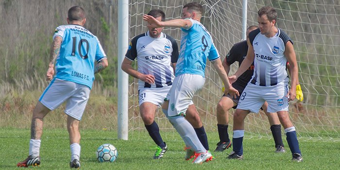 Ligamerica's tweet photo. 📰Salud campeón | #LomasFC ganó un vibrante encuentro ante @mediotanquefc y se consagró campeón con una jornada de anticipación. Mirá el resumen de la fecha de la mano de @EnOffLA ➡️ https://t.co/FQUIAN4M6V https://t.co/mhplT55iik