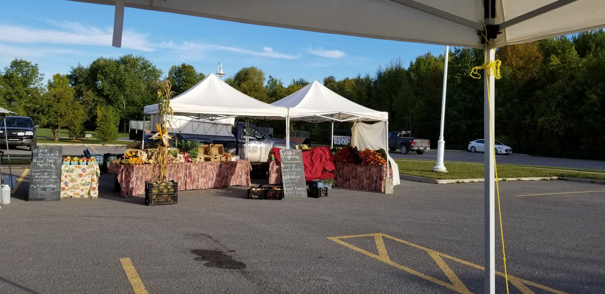 LkfldFarmersMkt's tweet photo. Good things are emerging this fall at the Lakefield Farmers' Market. Farmers and vendors prepare to sell there amazing local products. We open at 9am! https://t.co/n9PjvTpc6I