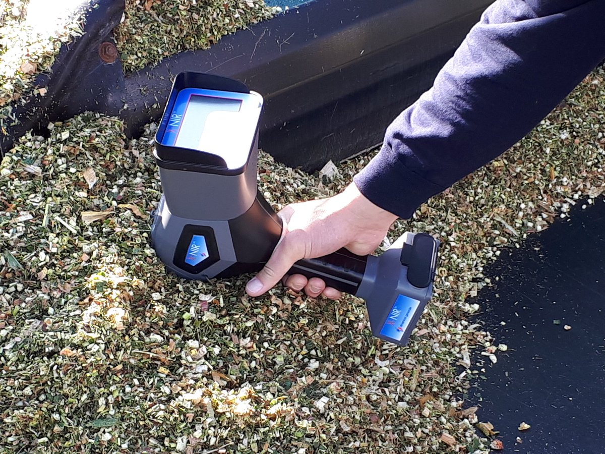 dinamicagen's tweet photo. Today @novagricoltura @dinamicagen #NIRTECHNOLOGY for total traceability from field to farm to fork! @NewHollandAG @GranaPadanoDOP https://t.co/J9tv4BgpsI