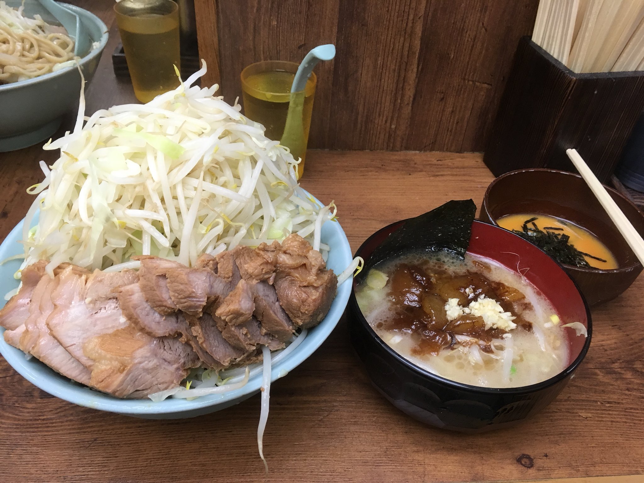 Kame二郎 初代天抜き返し人 Al Twitter ラーメン二郎 池袋東口店 大つけ麺 追加豚w 生卵とじ ニンニク少し 野菜増し増し 脂増し増し 池袋へ立ち寄りついでに晩御飯 つけ麺終了告知を見て なんとなくつけ麺に 池袋のつけ麺も美味いですね 歌舞伎より出汁感