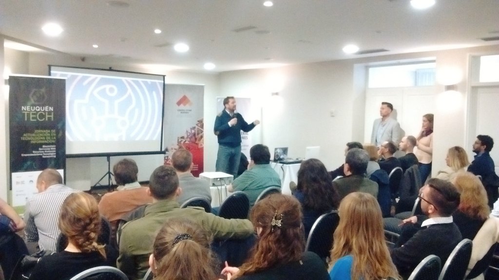 Adeneu's tweet photo. #AHORA 
El ministro de Producción e Industria, @FLR_NQN inaugura #NeuquenTECH el evento dedicado a la industria del software de #Neuquen y la región https://t.co/d2tmq4z015