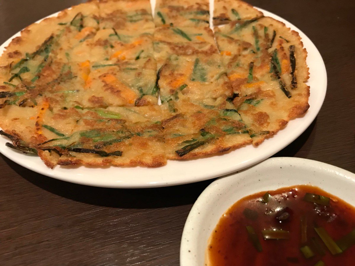 Tompo_Eats's tweet photo. ぶんさん
＠奈良・桜井駅

カフェのような雰囲気でメニュー豊富な韓国料理屋さん

オススメは薬味たっぷりのサムギョップサルと、お鍋！

鍋はスープ自体が美味しいので、どの味でも美味！😋

最後に大事な事ですが、美人なオモニが出迎えてくれます！

※オ モ ニ が 美 人 で す 

#トンポイーツ https://t.co/3laiqDkjKo