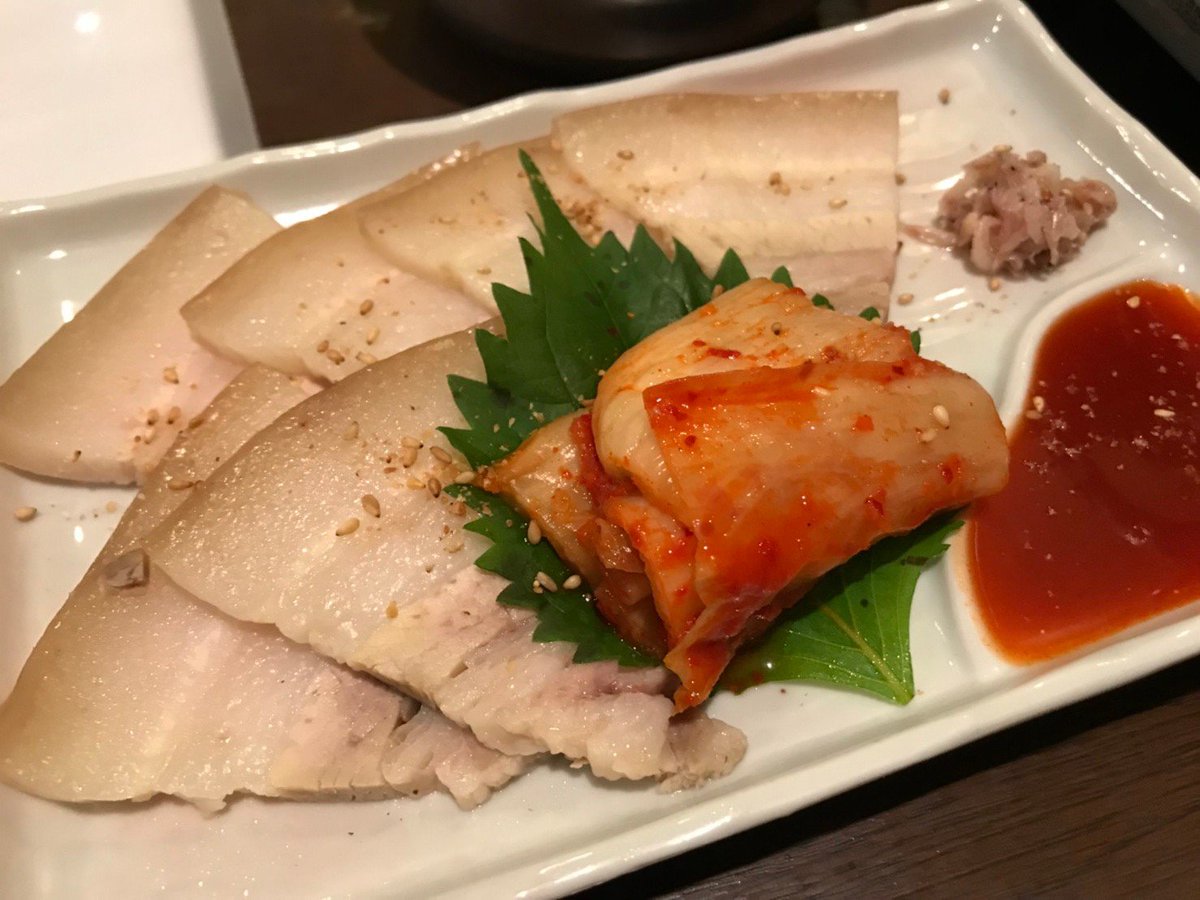 Tompo_Eats's tweet photo. ぶんさん
＠奈良・桜井駅

カフェのような雰囲気でメニュー豊富な韓国料理屋さん

オススメは薬味たっぷりのサムギョップサルと、お鍋！

鍋はスープ自体が美味しいので、どの味でも美味！😋

最後に大事な事ですが、美人なオモニが出迎えてくれます！

※オ モ ニ が 美 人 で す 

#トンポイーツ https://t.co/3laiqDkjKo
