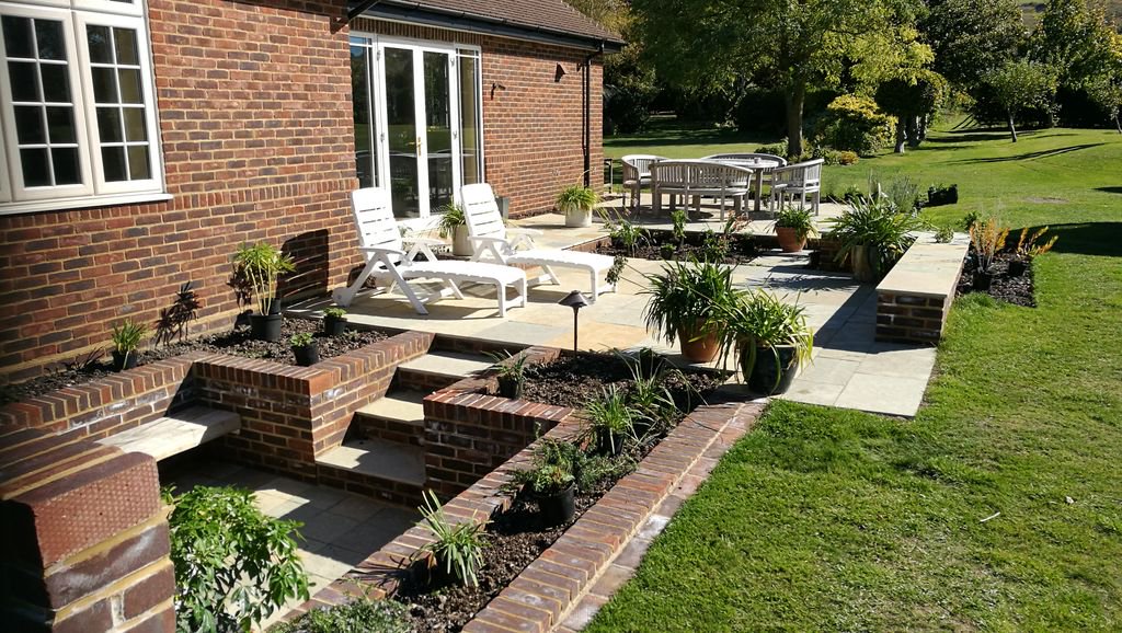 MLGardenDesign's tweet photo. Setting out plants in their new home, last day is Summer?! eddlesborough terrace #gardendesign #plants https://t.co/5Rz7umOQOv https://t.co/GwDmXK12op