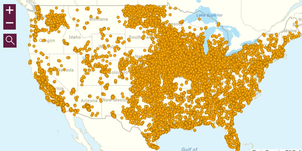 StopToxics's tweet photo. People of color and the poor face disproportionate risks of chemical disasters, disease from air pollution, and lack of access to healthy food. Check out our new analysis, which explores the multiple, overlapping injustices #Fenceline EJ communities face: https://t.co/y6cpLhk3Yb https://t.co/DmzU6S59rO