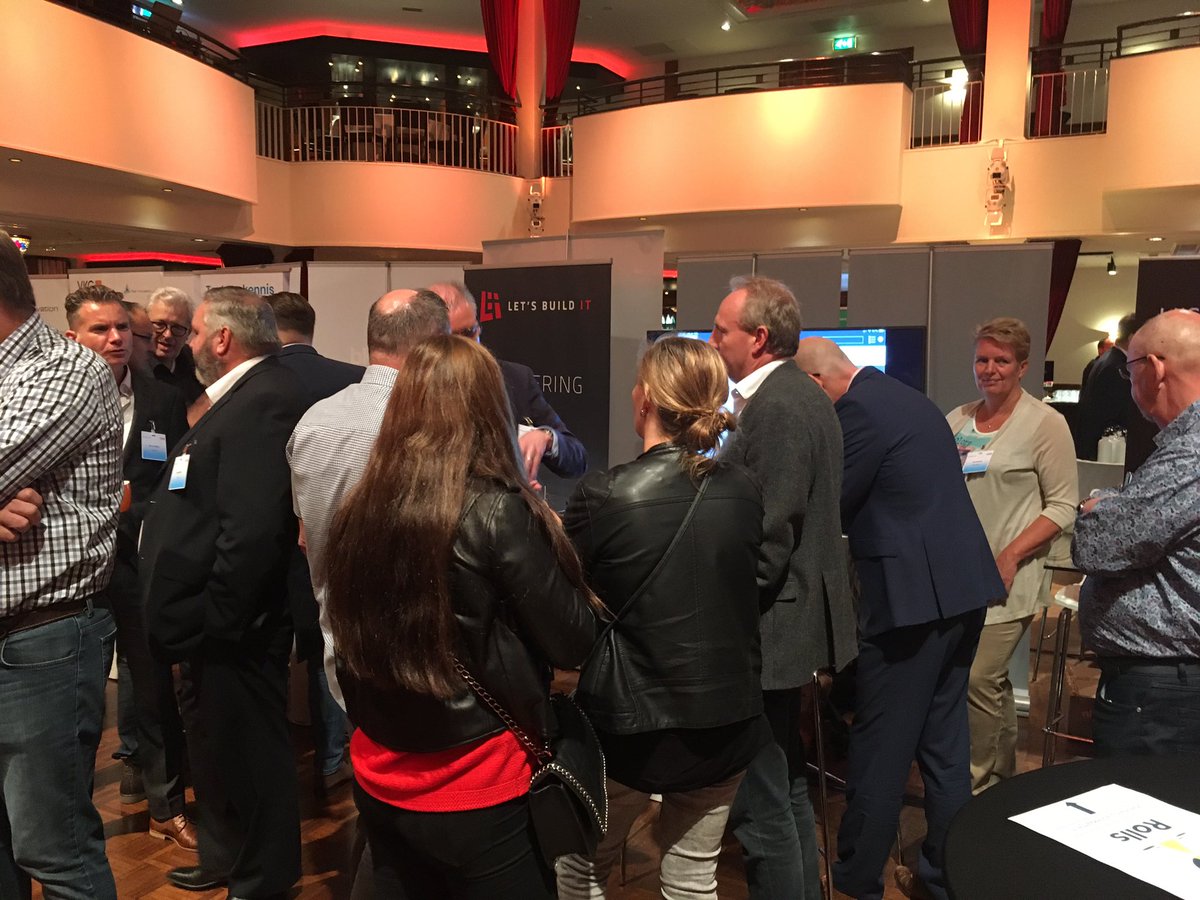 laurensschoon's tweet photo. Vandaag de presentatie van de nieuwe Rolls app. Hij wordt goed ontvangen, drukte op de stand bij #vkg https://t.co/MNpROtvOr1