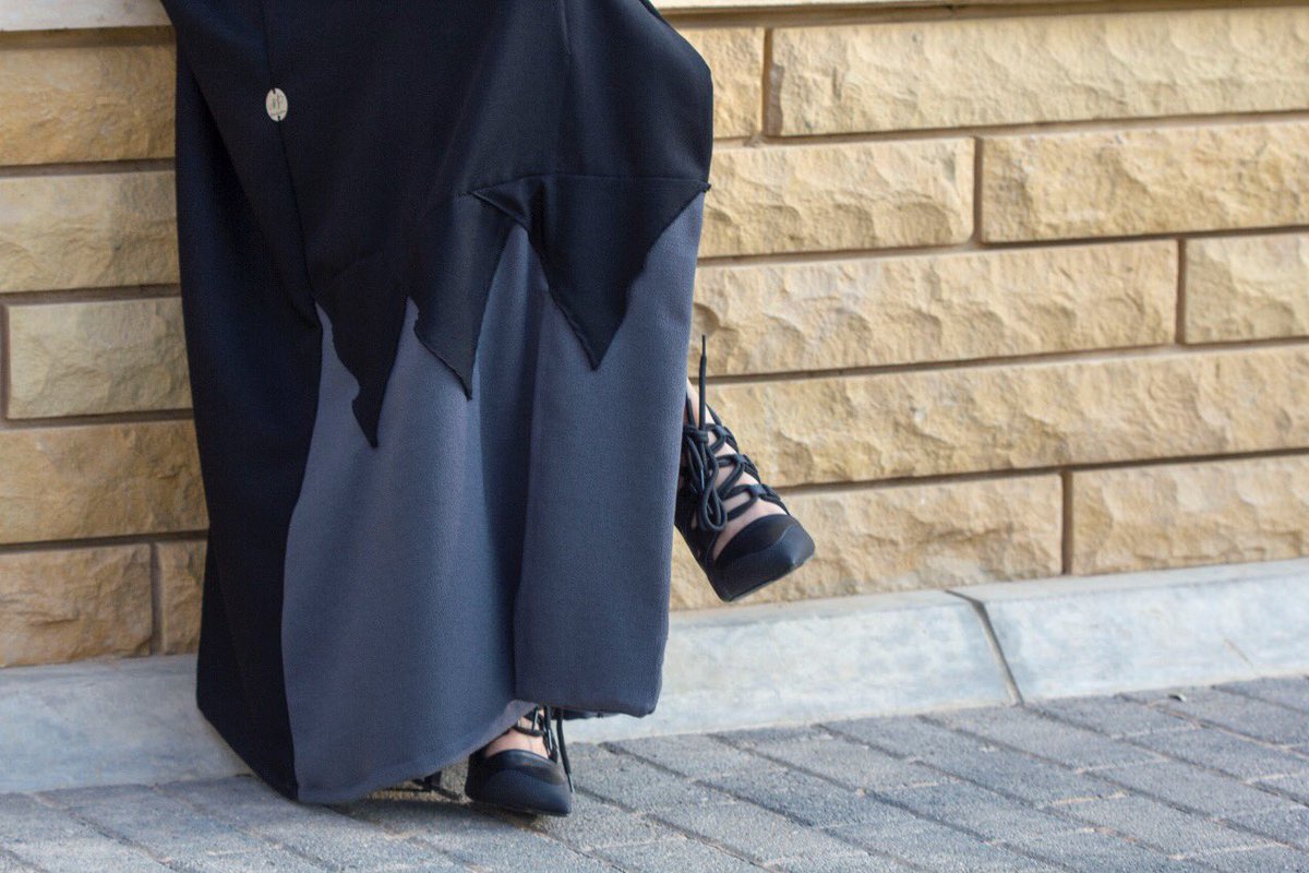 simplicitypatt1's tweet photo. BLACK X GRAY !! #abaya #عباية #عبايه .. https://t.co/n8vniqqaQP