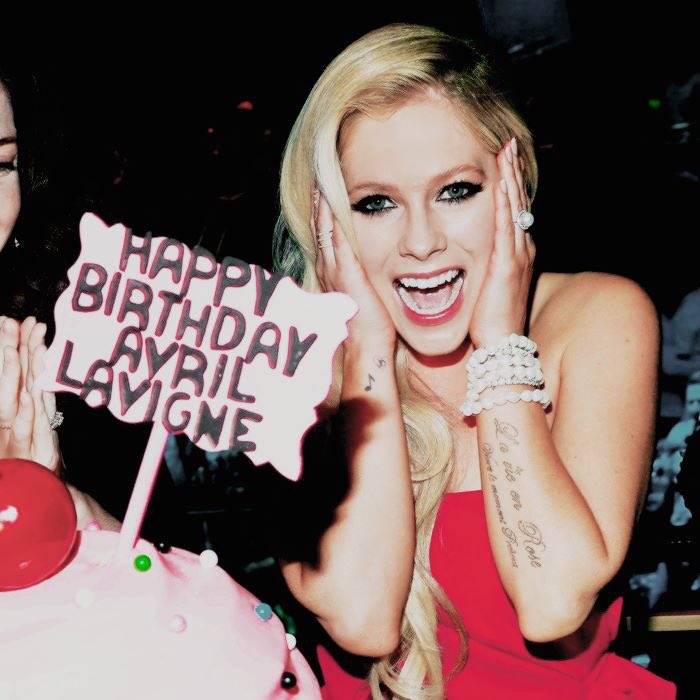 UnitedForAvril's tweet photo. #HappyBirthdayAvrilLavigne! You're such an inspiration to all of us! Thanks for sharing your emotions, life, love &amp; strong messages through your songs! We're so proud to be your fan, and we'll always be here for you! We love you to the moon and back! H.BDAY @AvrilLavigne 🎂💙 https://t.co/vwNoSAa1QL