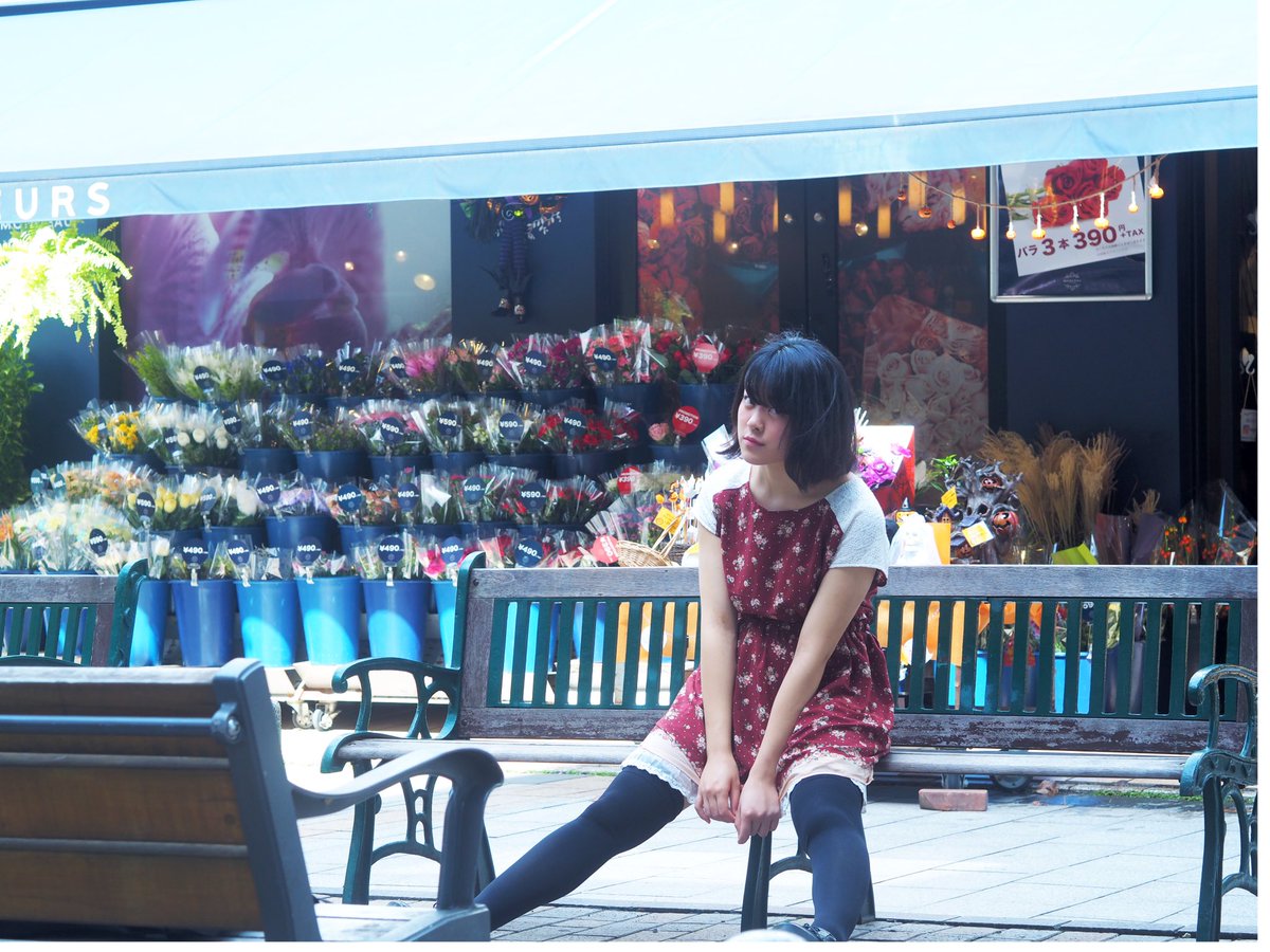 double_side2001's tweet photo. 花屋の前で🌺🌸💐

モデル：  みゆ さん
ロケ地： #自由が丘

#ポートレート
#portrait
#被写体募集
#被写体さんとつながりたい 
#花屋 https://t.co/AjsAquMFpp