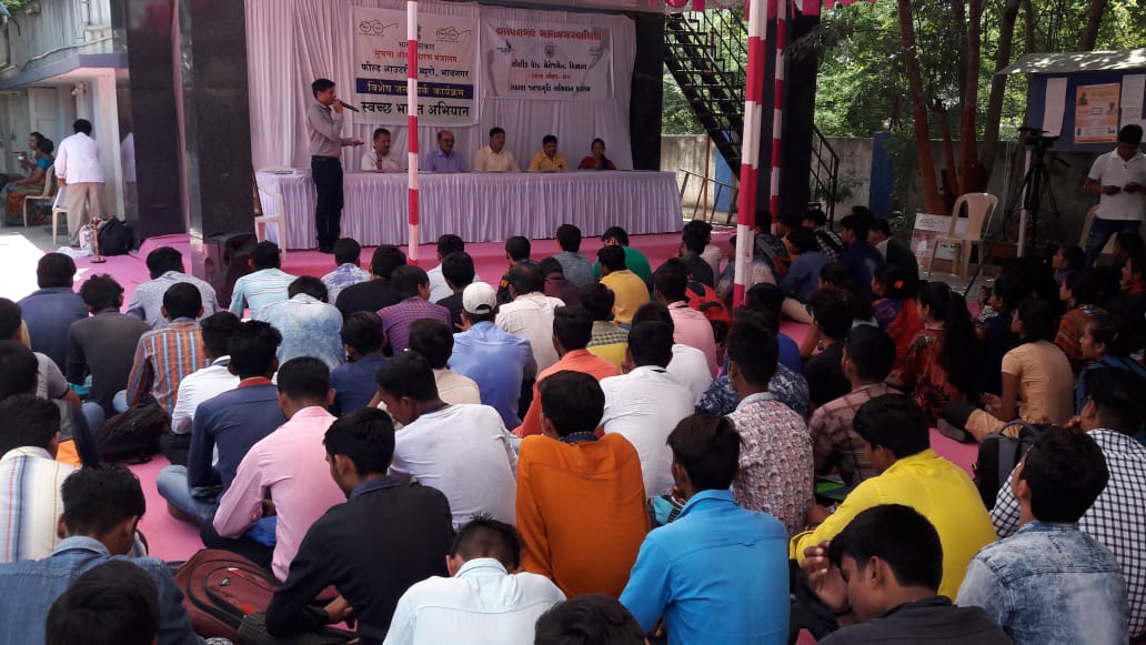 DFPGujarat's tweet photo. Bhavnagar FOB of ROB Gujarat had organised SOP on the theme of Swachh Bharat Abhiyan at Bhavanagar in presence of Director ROB Gujarat, SBM chief engineer and other senior government officials. https://t.co/tlTDkaiXos