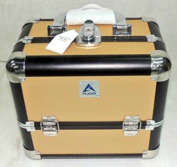 VaaraIndia's tweet photo. Ajor Galaxy Make-up Case R301 #Ajor #ajorindia #packshield #packshieldindustries #vanitycases #madeinindiawithlove #makeinindia #cosmeticboxorganizer #bags👛👜 #trolleybagpremium #bestever #qualitygoodsrecords #makeupartistsworldwide #artist_features__ #accessoriesoftheday https://t.co/burX9iiFHc
