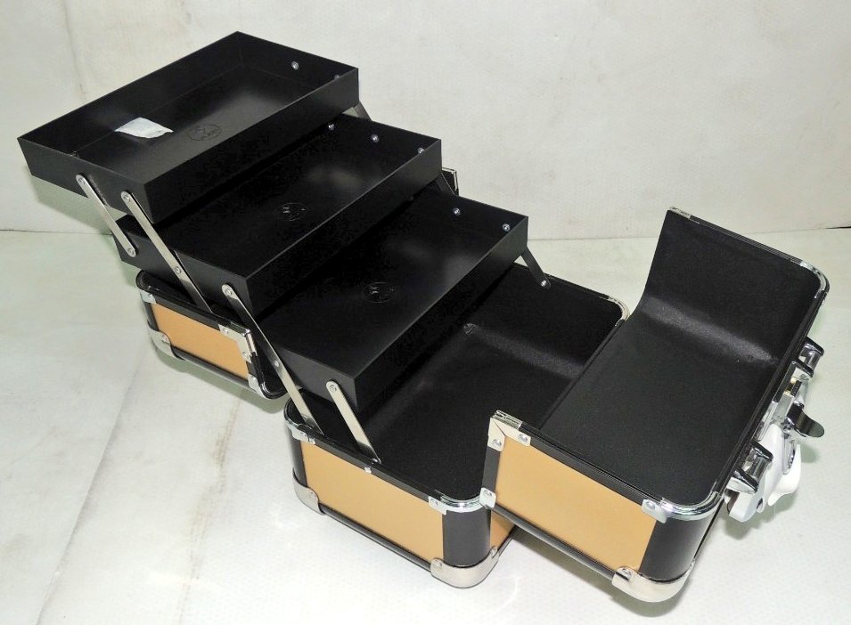 VaaraIndia's tweet photo. Ajor Galaxy Make-up Case R301 #Ajor #ajorindia #packshield #packshieldindustries #vanitycases #madeinindiawithlove #makeinindia #cosmeticboxorganizer #bags👛👜 #trolleybagpremium #bestever #qualitygoodsrecords #makeupartistsworldwide #artist_features__ #accessoriesoftheday https://t.co/burX9iiFHc