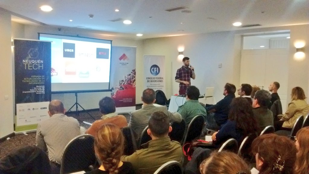 Adeneu's tweet photo. "Jurassic Web: Evolución y ¿Extinción? de los Servicios Web" es la primer exposición de #NeuquenTECH, a cargo de Martín Garriga, investigador de @CONICETDialoga y docente e investigador de la Universidad Nacional del Comahue #UNCo 

#Neuquen https://t.co/g9lHUGc0lu
