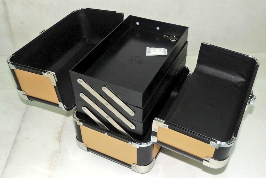 VaaraIndia's tweet photo. Ajor Galaxy Make-up Case R301 #Ajor #ajorindia #packshield #packshieldindustries #vanitycases #madeinindiawithlove #makeinindia #cosmeticboxorganizer #bags👛👜 #trolleybagpremium #bestever #qualitygoodsrecords #makeupartistsworldwide #artist_features__ #accessoriesoftheday https://t.co/burX9iiFHc