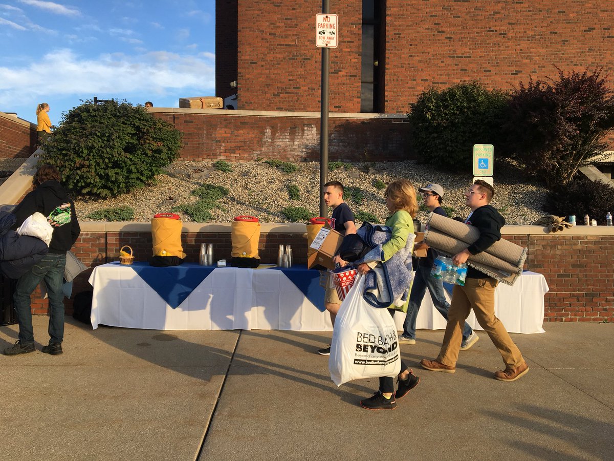 KetteringU's tweet photo. Use #KetteringMoveIn to share your move-in story at Kettering! https://t.co/H2E0sMNsC3