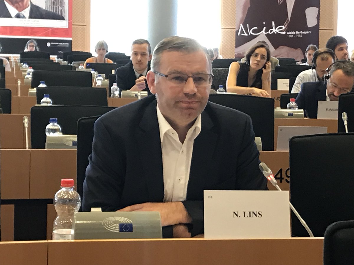 EricAndrieuEU's tweet photo. Suivre EN DIRECT la présentation du projet de rapport de notre Commission d’investigation sur la procédure d’homologation des #pesticides en Europe par nos rapporteurs #NorbertLins et @BartStaes.
#ComPEST #Glyphosate
Live : https://t.co/5XxIJSHmob
📖 https://t.co/bXDWCa2oMA https://t.co/sAoPAWjMzX