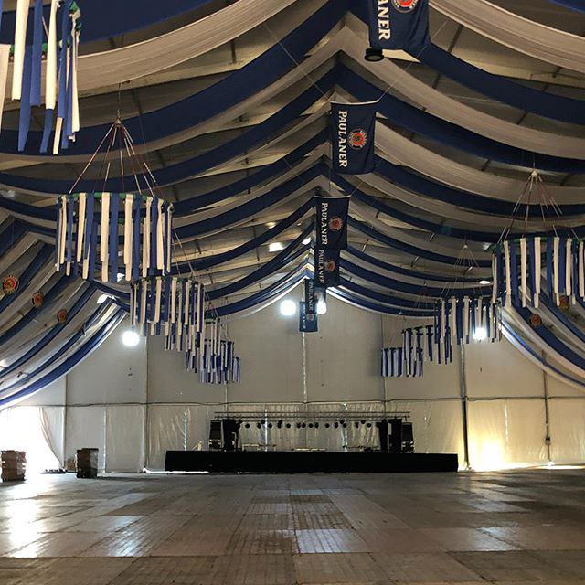 Zgz_Ciudad's tweet image. Así es como luce lo que va a ser la auténtica fiesta de la cerveza en Zaragoza este #pilar18 ¡como en Múnich! La #OktoberfestValdespartera, así que vete preparando y echa un ojo a todo lo que te contamos sobre ella, que ya apetece, ¿no? 🍻🎉🕺🎸🎤🎶

zaragoza-ciudad.com/que-ver-y-hace…