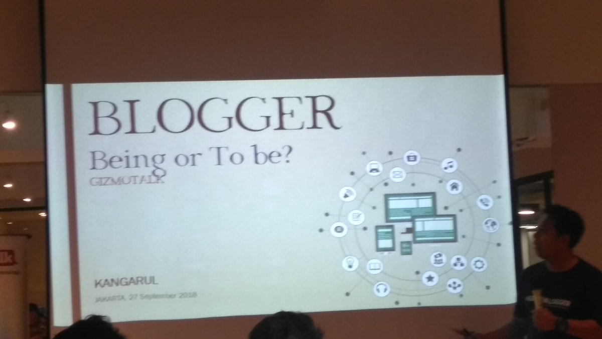 siwiragils's tweet image. Yess..pembicara terakhir kita ada kang Arul The King of Blogger

@gizmologi
#Gizmotalk
#BlogBusiness