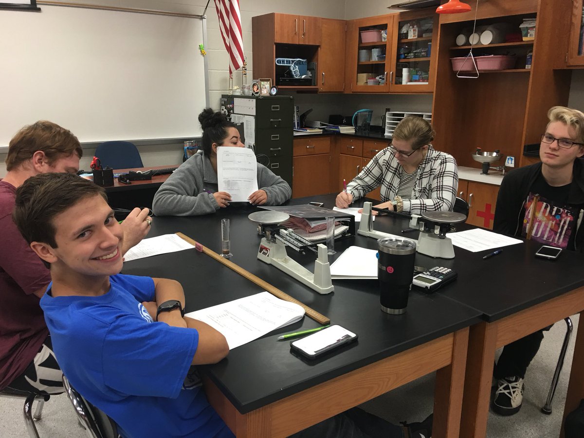 NancyFlory's tweet photo. Physics- finding derived quantities through measurement and dimensional analysis and cheesing for the camera 🤗 #GLSscience https://t.co/P5z3nvxlVH