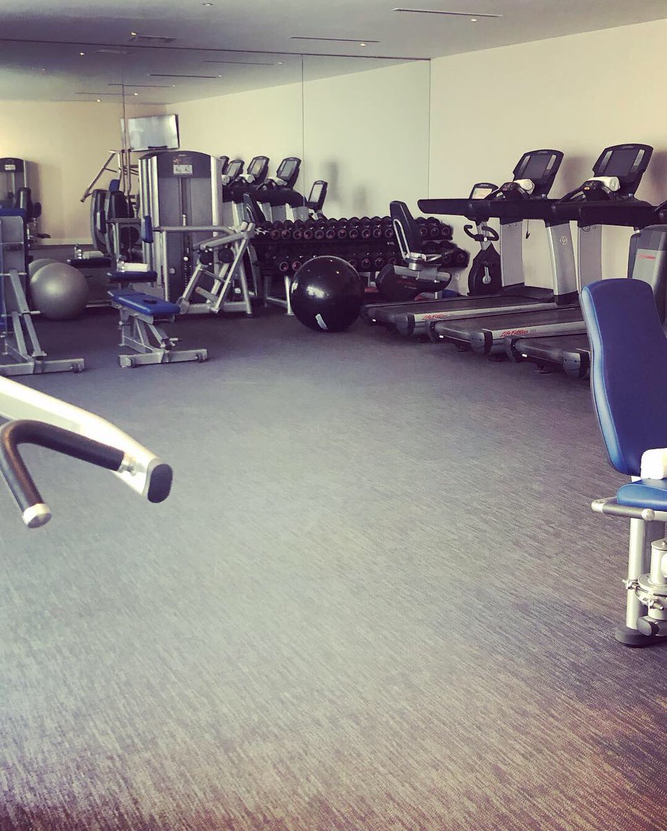 mrstesori's tweet image. Ahhhhh yaaaassss. I know what to do here. #selfinflictedbootcamp #workingoutalone #noacnoproblem #alltheburpees #allthesquats #myhappyplace 💪🏼#rydercupusa #rydercup2018