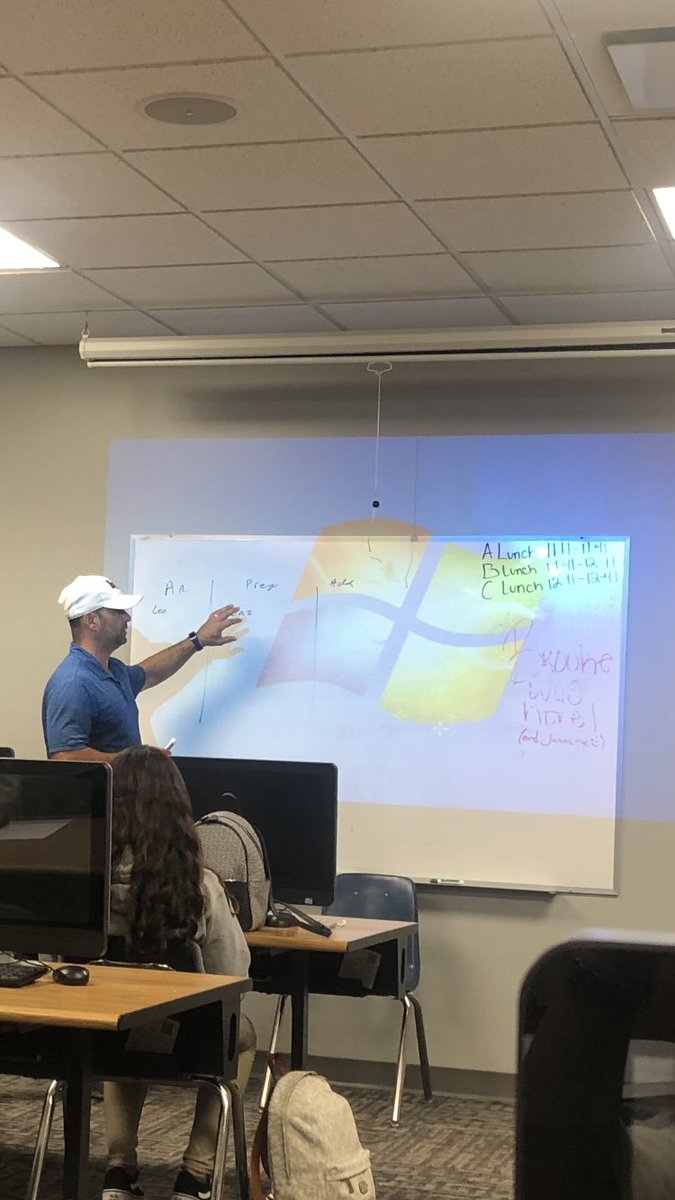 LifeAvid's tweet photo. Coach Stinedurf teaching the do’s and don’ts of focused-note taking #3columnnotes #ThisIsAVID @lifeschools https://t.co/uzXAzGpQK5