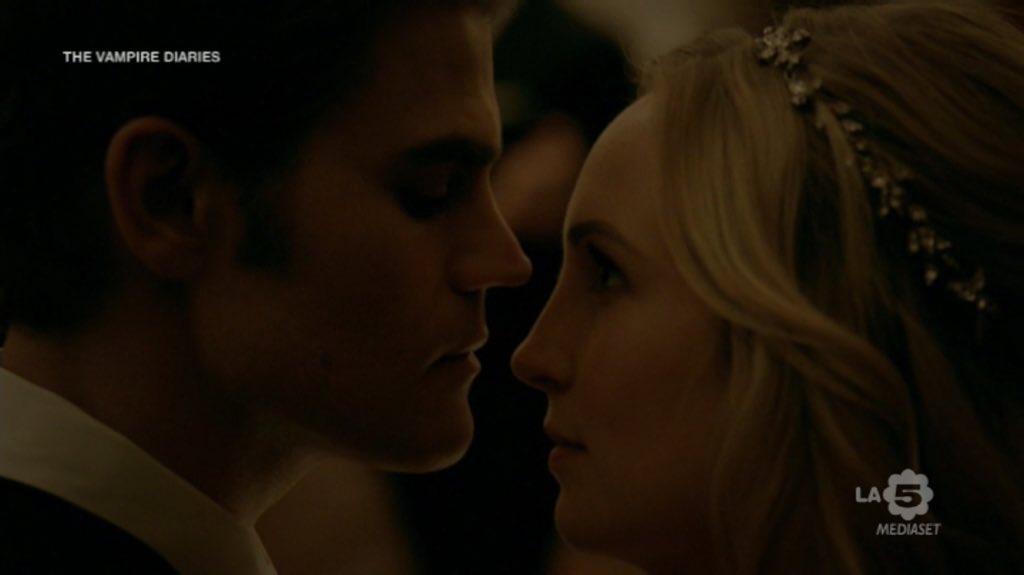 CamillaBiondini's tweet photo. Non ho occhi che per Stefan #TVD #tvdla5 #TheVampireDiaries #PaulWesley #paulvedere #stefansalvatore #NinaDobrev #elenagilbert #dobsley #Stelena #steferine #TellMeAStory #cballaccess #julieplec #kevinwilliamson #cw #steroline https://t.co/VTUbn4y1it