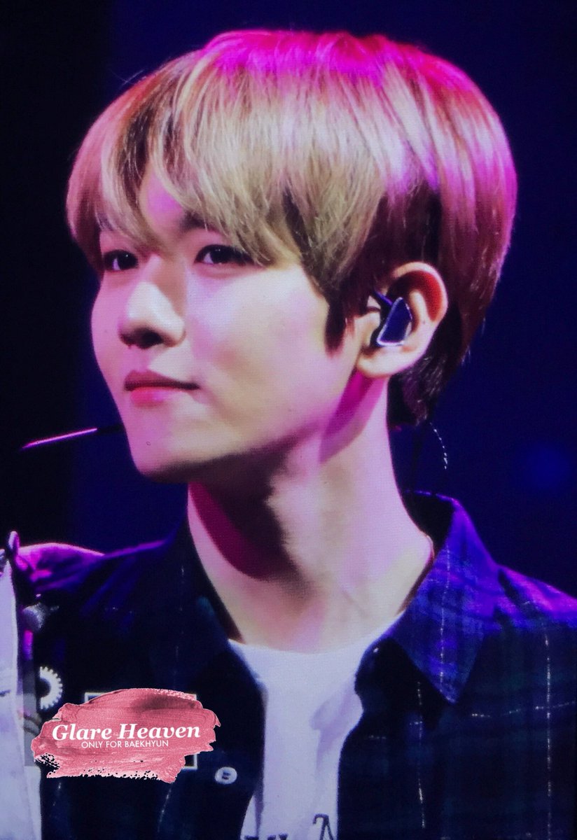 glareheaven's tweet photo. 180927 코리아세일페스타 
멈머 천사야 #백현 #BAEKHYUN @weareoneEXO @B_hundred_Hyun https://t.co/YrqVrXmYib