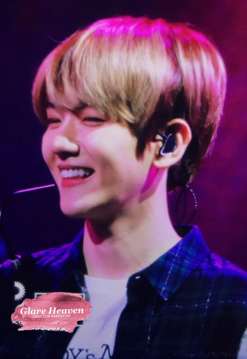 glareheaven's tweet photo. 180927 코리아세일페스타 
멈머 천사야 #백현 #BAEKHYUN @weareoneEXO @B_hundred_Hyun https://t.co/YrqVrXmYib