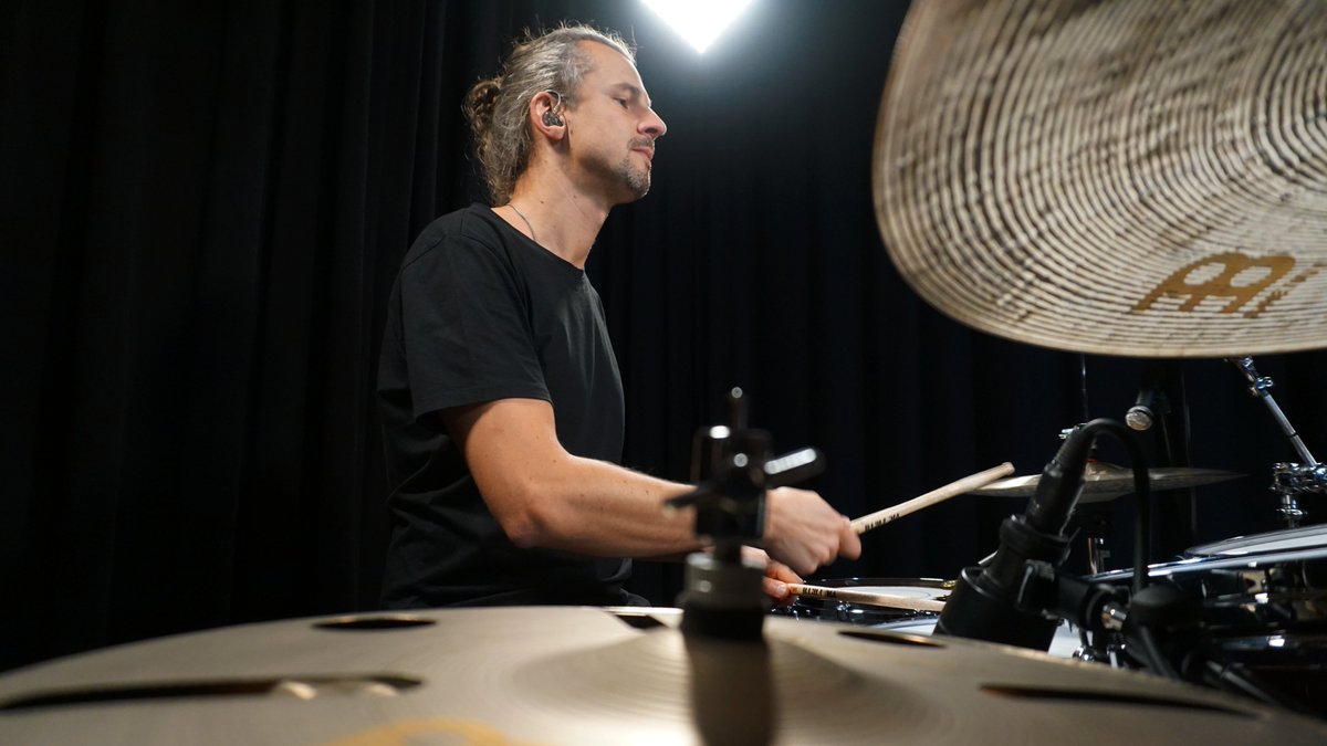 online_lessons's tweet photo. Groove, Sound &amp; Taste  - featuring @simongattringer live in the https://t.co/fLttSK3da4 Show at 6pm GMT+2.

Make sure to tune in:
https://t.co/Ptfy6zzxpY

#GetTheGroove #onlinelessons #drums #OLTVshow https://t.co/XW2R0DVPWL