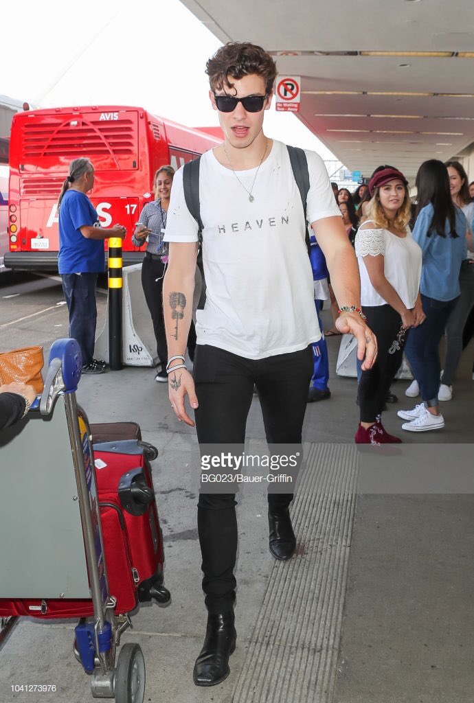 lostaIlinyou's tweet photo. He sure do knows how to make an entrance https://t.co/u5QIDlgOEK