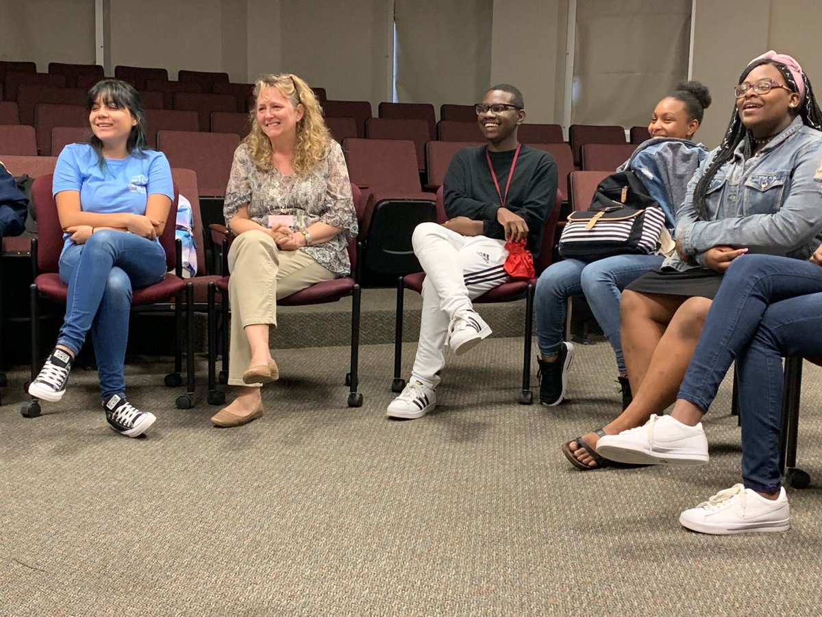schs_sos's tweet photo. Yesterday’s meeting went AMAZING!! Teaching each other on restorative justice and getting to see new faces at every meeting @HumbleISD_SCHS #restorativejustice #schsSOS https://t.co/NbC63m53V9