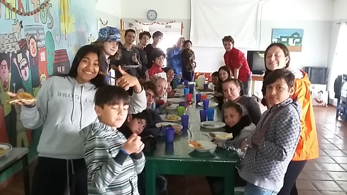 ivipromero's tweet photo. Decoraciones, panqueques, huevos revueltos y mucho amor. Our kids just made breakfast for 40 people: this was their own initiative and they organized everything... Standing O! #AELincoln #aelslearning #Tandil https://t.co/cZRaLaanOz
